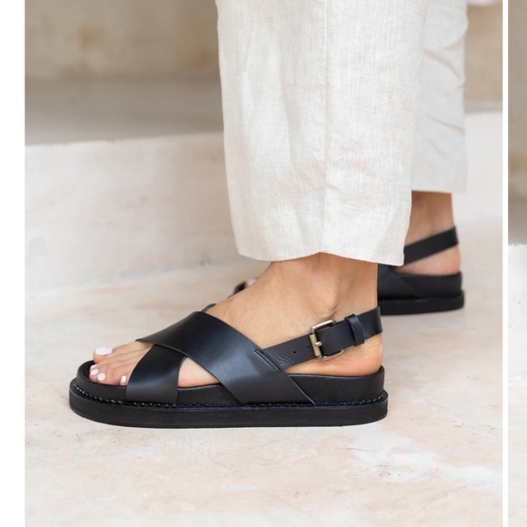 NWT Liberte Leather Capri Sandals - Black - Picture 1 of 4